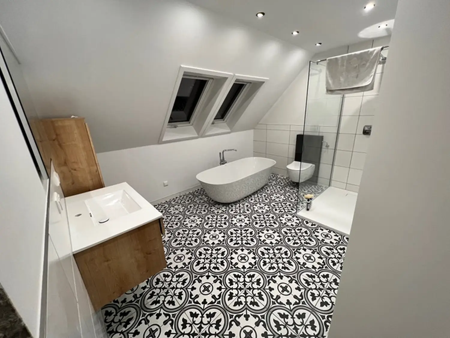 Waschraum von RenTom INTERIOR DESIGN