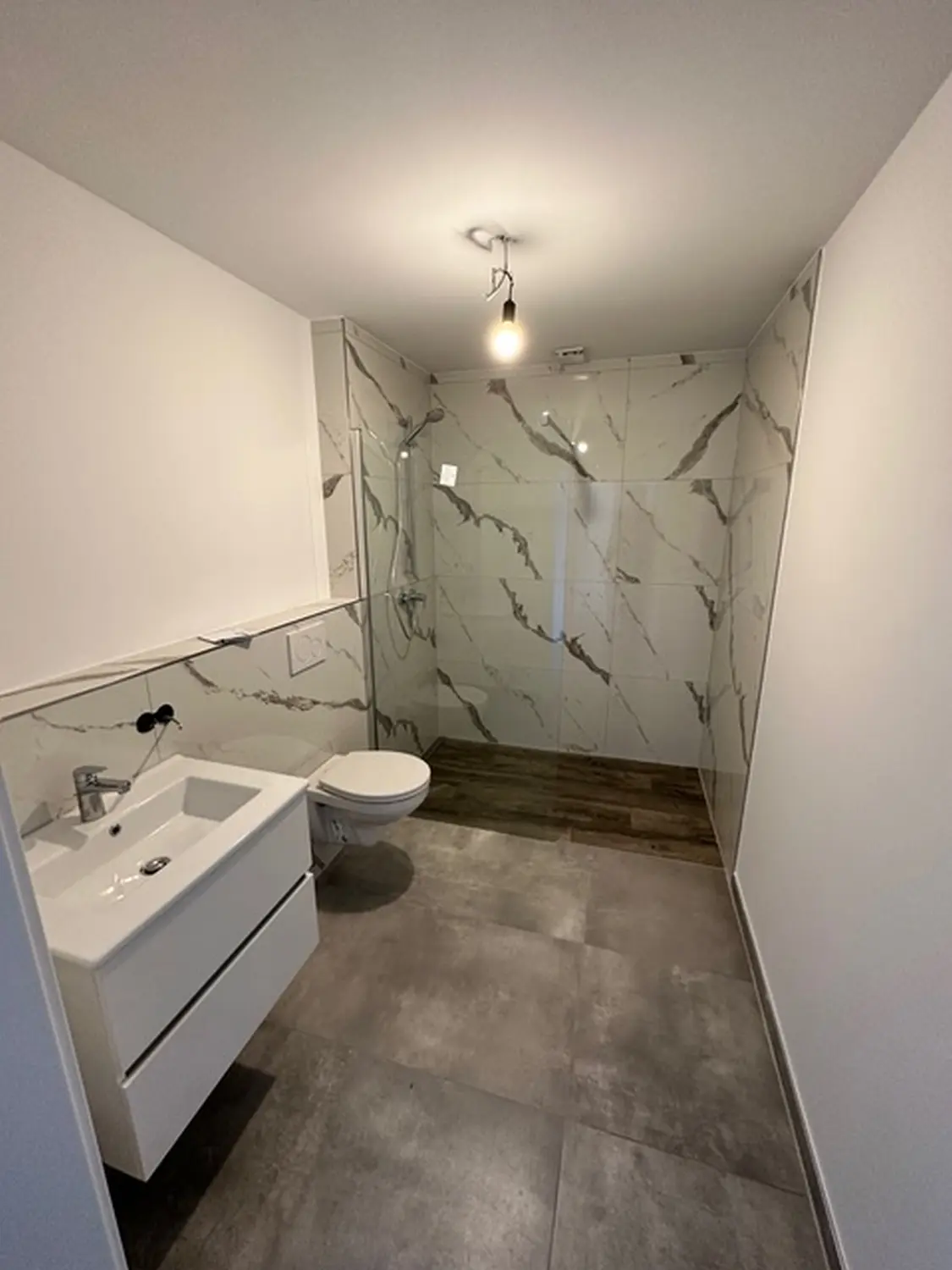 Waschraum von RenTom INTERIOR DESIGN