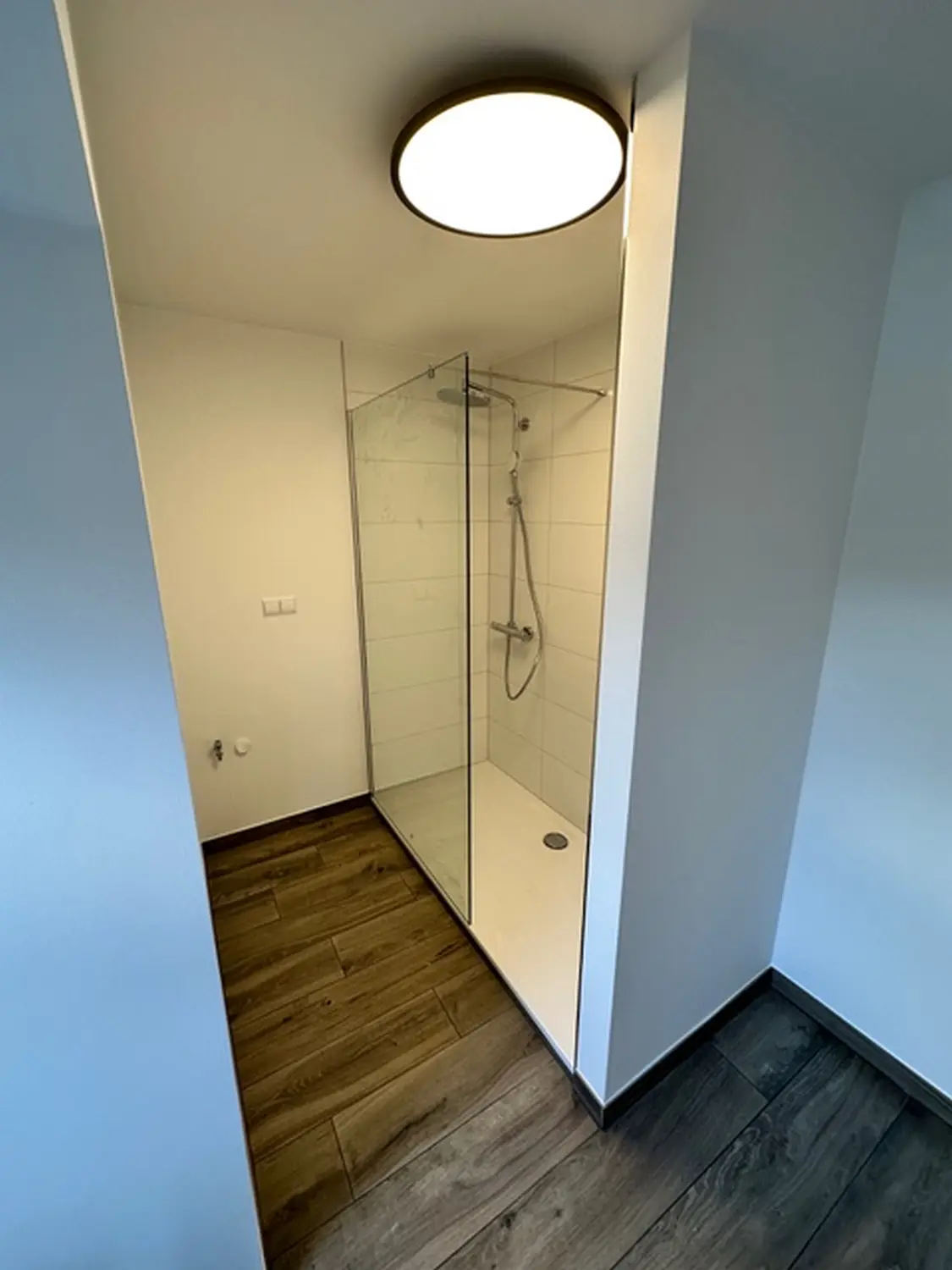 Waschraum von RenTom INTERIOR DESIGN