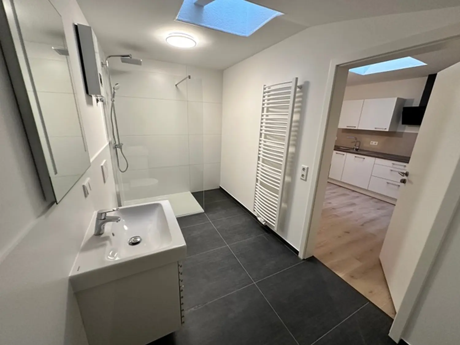 Waschraum von RenTom INTERIOR DESIGN